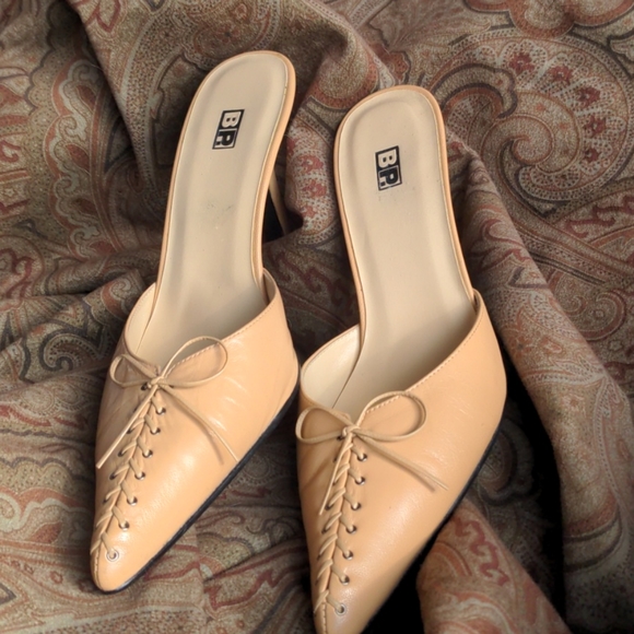 SOLD NAKED POINTED-TOE MULES - Picture 3 of 16